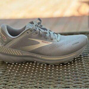 Brooks Adrenaline GTS 22 Running Shoe - Women's, Size 7.5